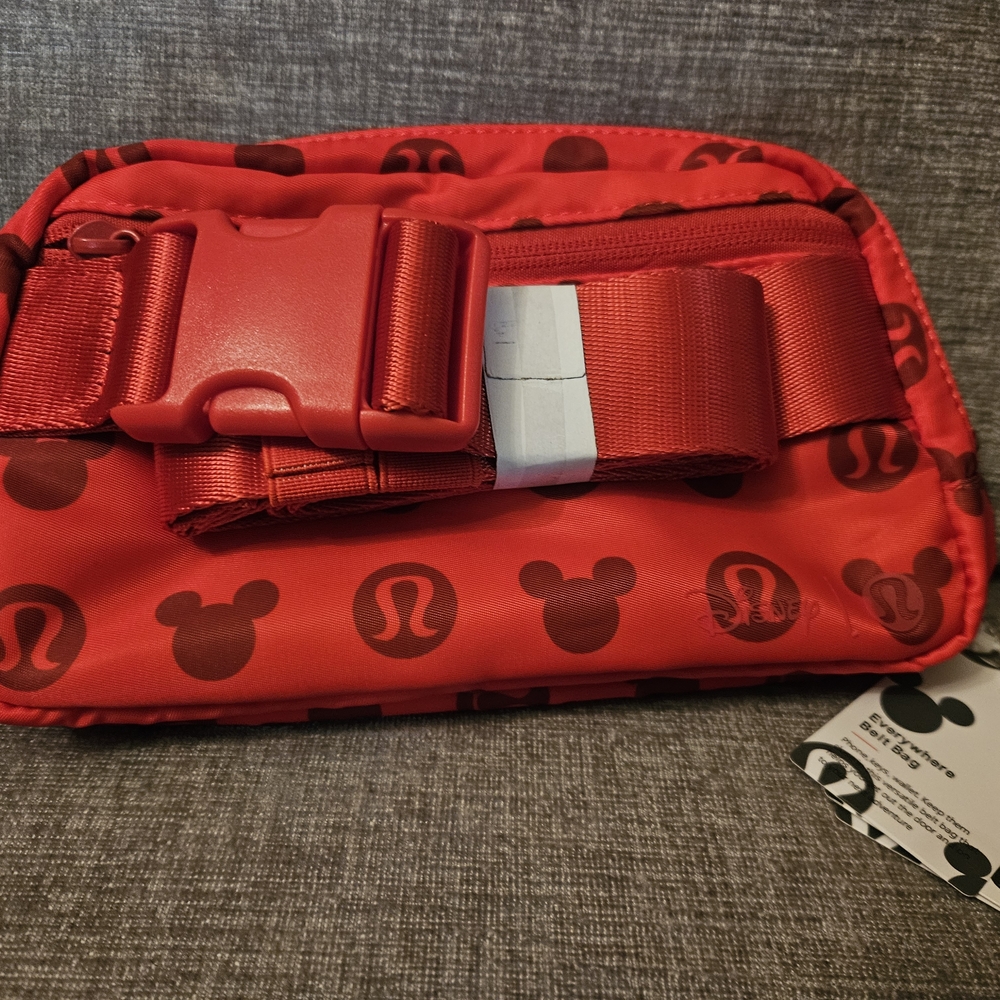 Lululemon ath Red Crossbody Bag - Picture 2 of 3